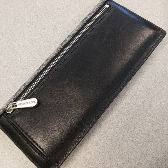 Michael Kors Black Wallet and ID Cardholder - Picture 4 of 7